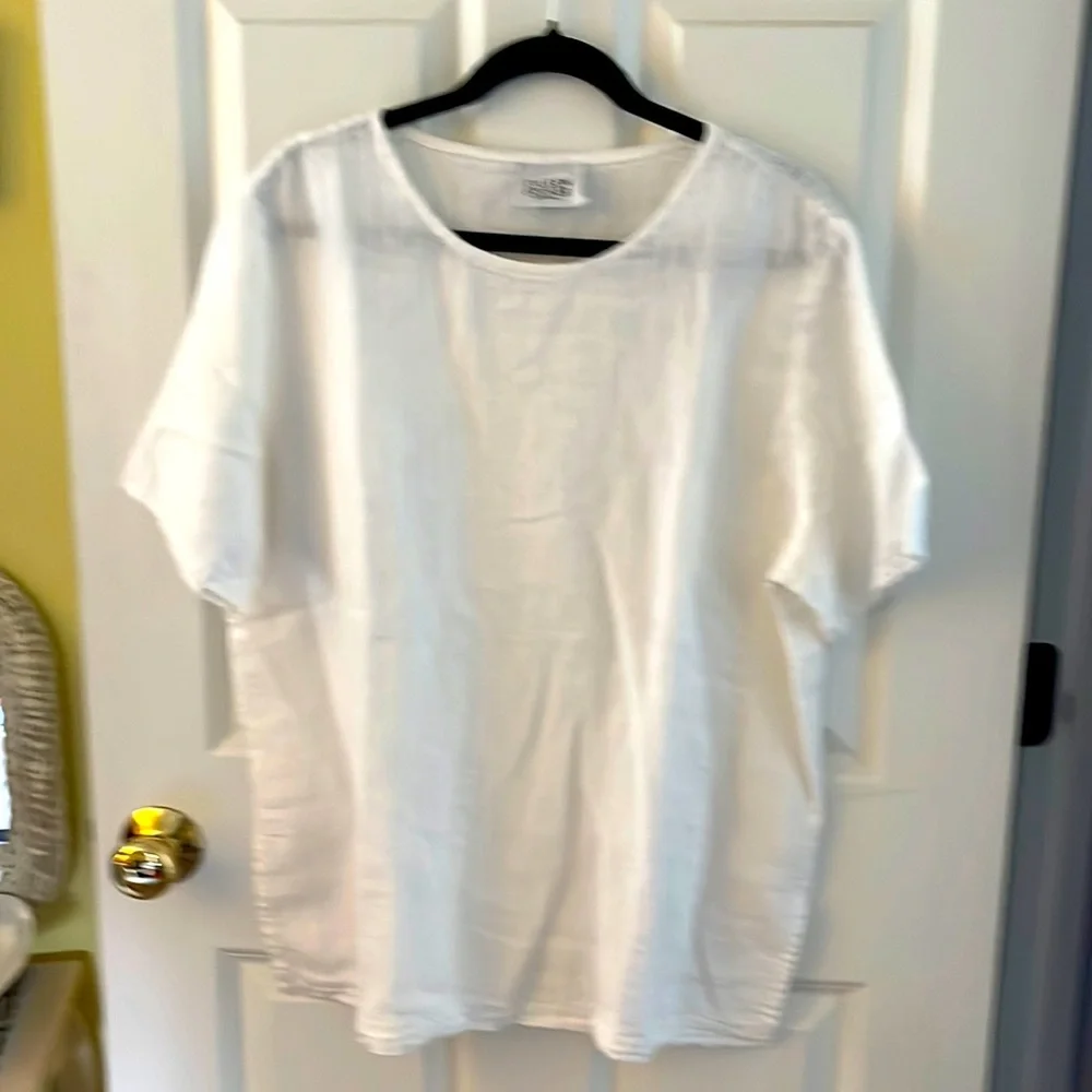 Price Firm!! ! Women’s Eileen Fisher Short Sleeve Linen Top.